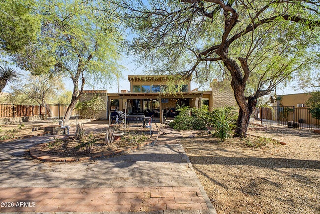 Building Photo - 6510 E Dixileta Dr