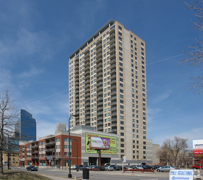 Foto del edificio - Skyscape Condominiums