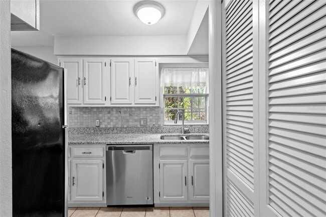 Foto del edificio - 5126 St Charles Ln