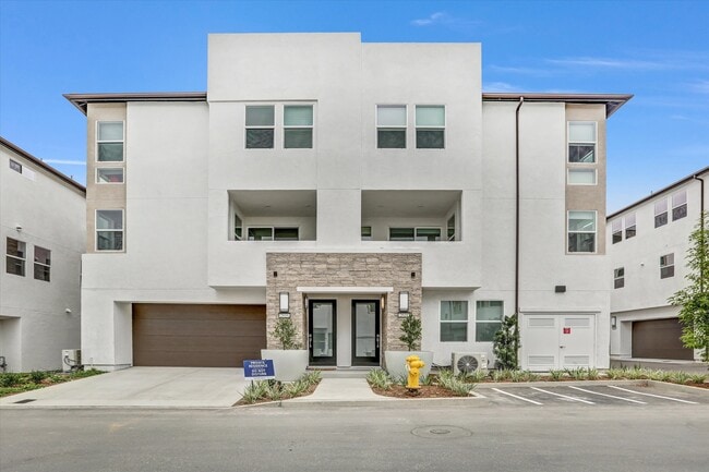 Building Photo - 2618 Everly Dr