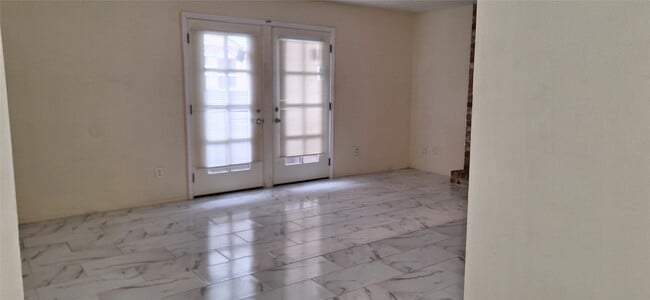 Foto del edificio - 1327 Brenda Ln