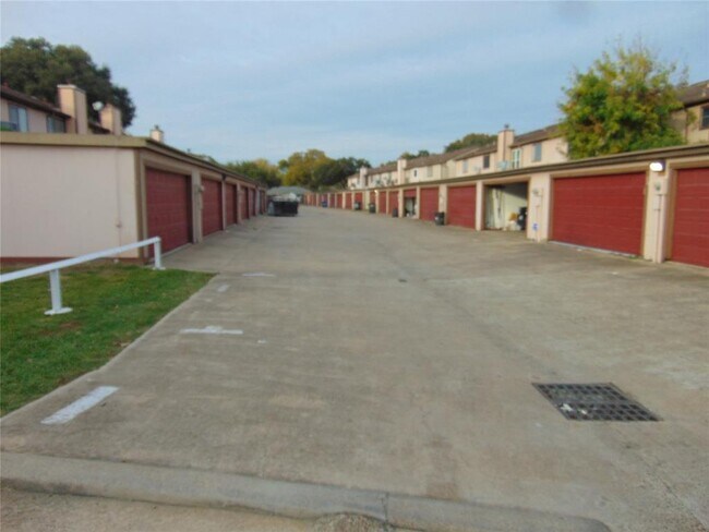 Building Photo - 12300 Brookglade Cir
