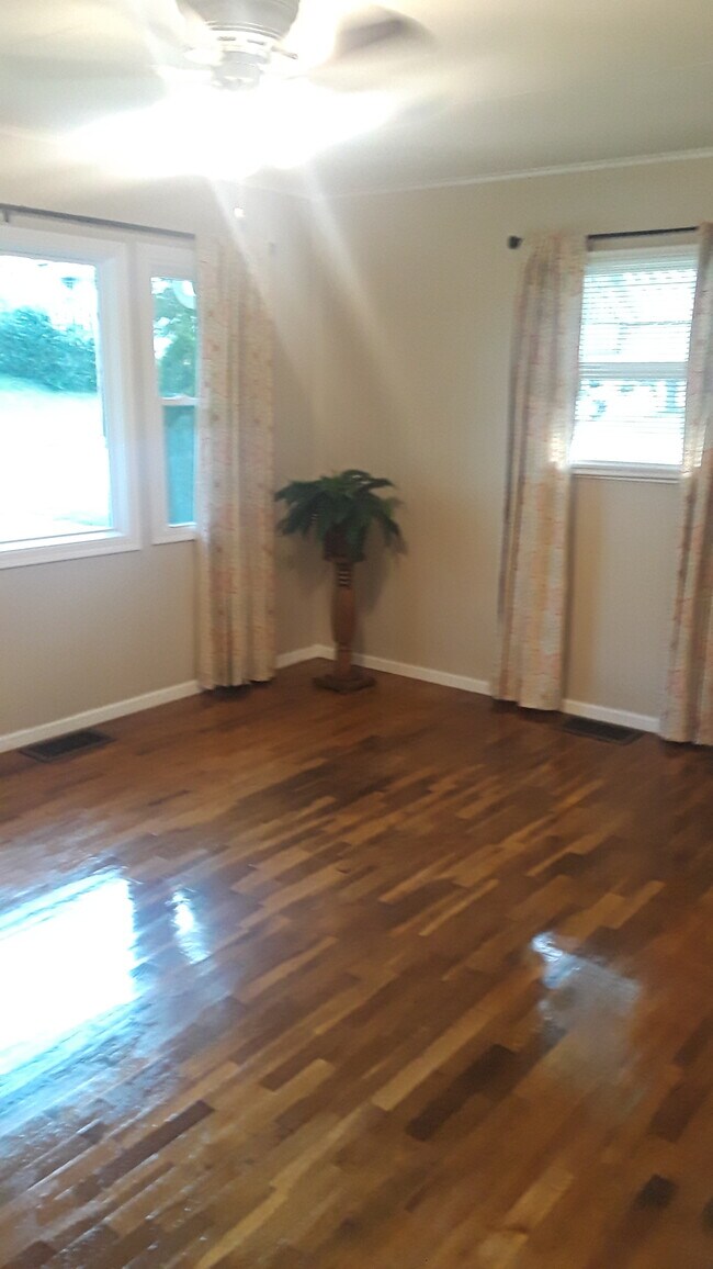 Foto del edificio - 2327 Seneca St