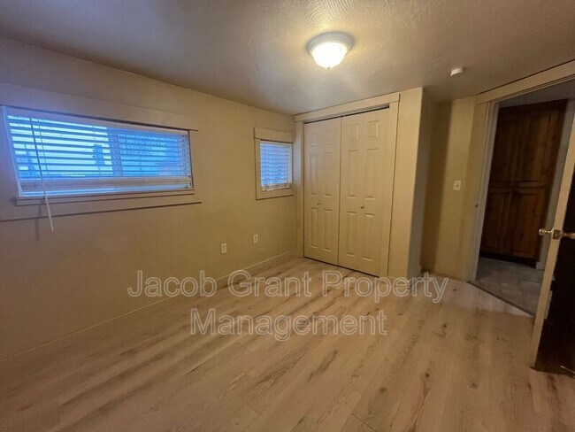 Foto del edificio - 353 H St