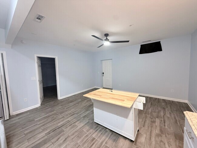 Foto del edificio - 5610 Friendship Rd