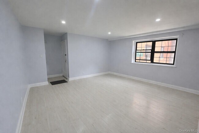 Foto del edificio - 141-20-141-77 77th Rd