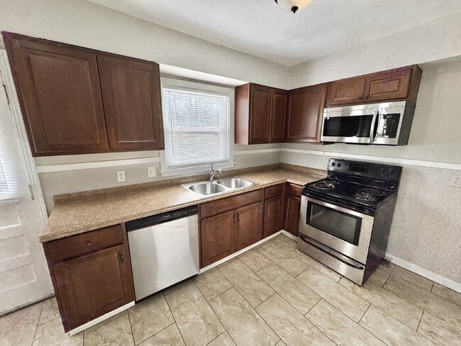 Building Photo - 1051 Mosby Rd