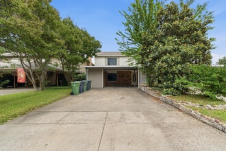 Building Photo - 2113 Fleur De Lis Ct