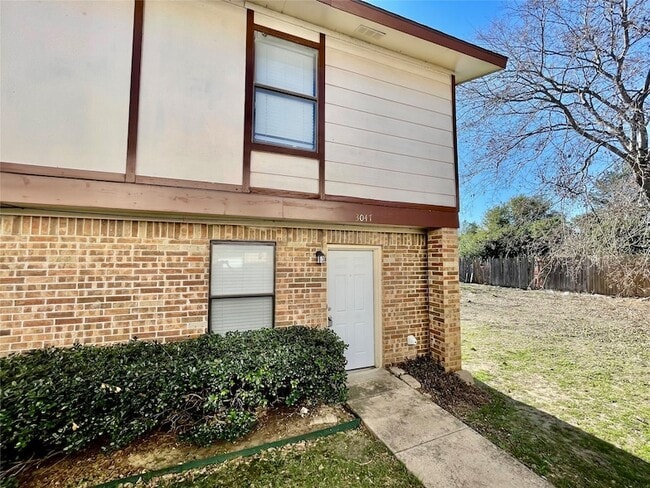 Photo - 3047 Olympia Dr Apartment