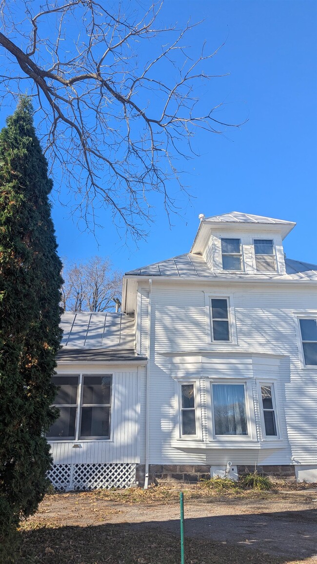 Building Photo - 170 E Main St