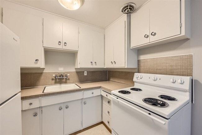 Building Photo - 8257 Corliss