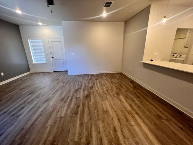 Foto del edificio - 3 bedroom Duplex in Northwest Lubbock, Ava...