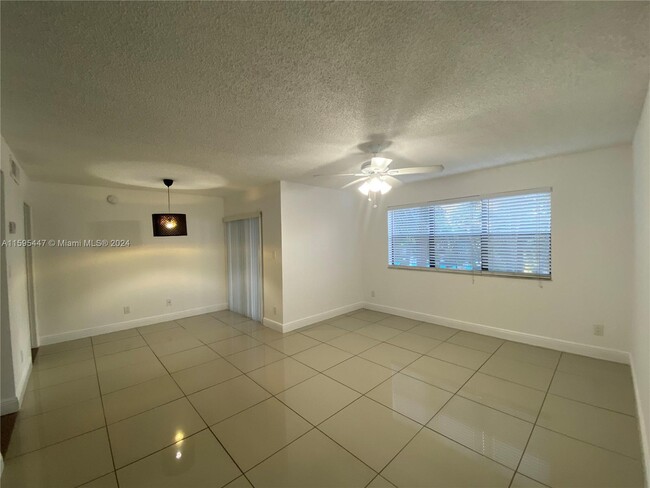 Foto del edificio - 630 S Park Rd