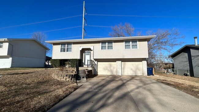 Building Photo - 3 Bedroom House