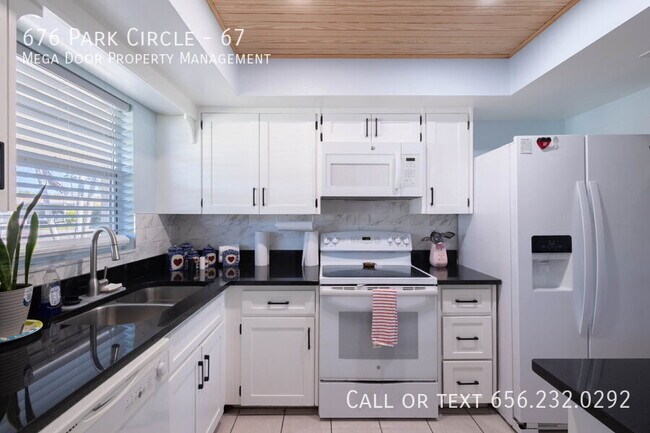 Foto del edificio - 676 Park Cir