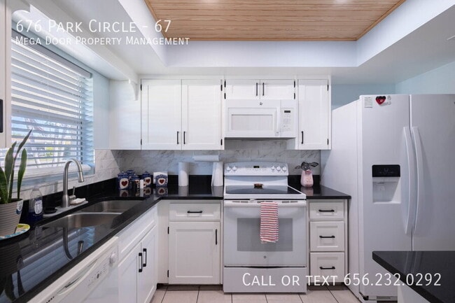 Photo - 676 Park Cir Apartment