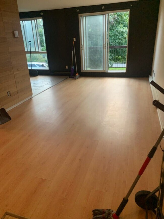 Photo du bâtiment - 280 Rue N.-Roussille