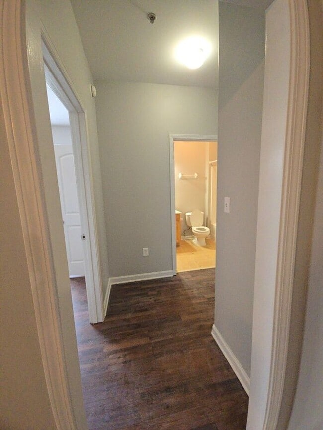 Building Photo - COMING SOON! 3bed/2bath Townhome w/Garage ...