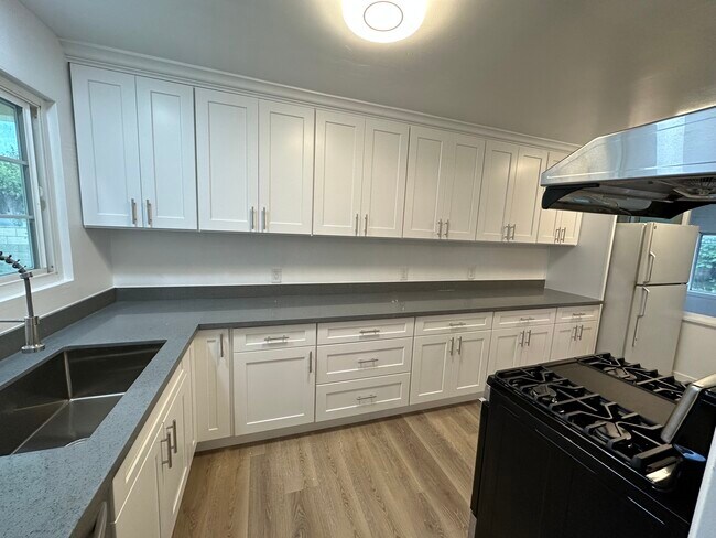 Foto del edificio - 556 Myrtle Ave