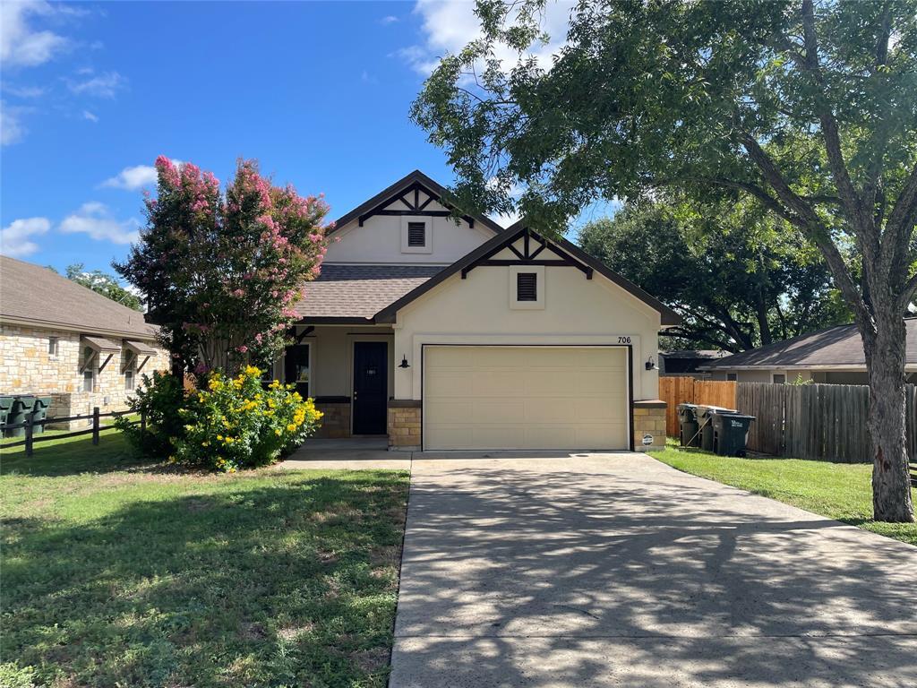 Foto principal - 706 W Lockhart St