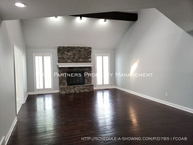 Building Photo - 8620 W 117th - SPACIOUS and Updated!