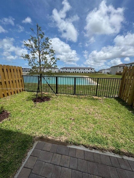 Building Photo - 2825 SE 25th Ave