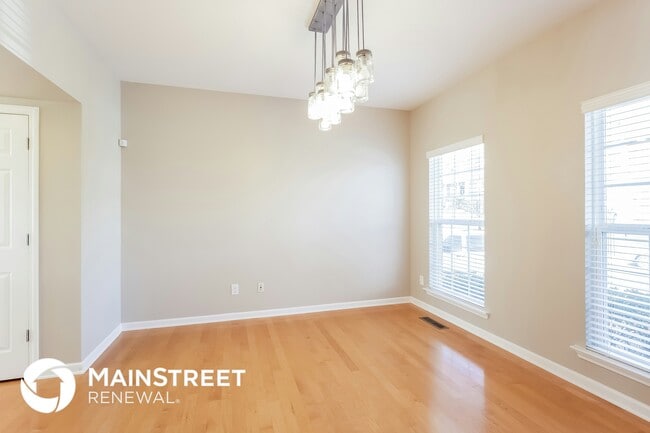 Foto del edificio - 422 Laurel Hills Dr