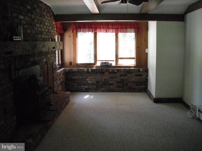 Building Photo - 13 Minnietown Ln