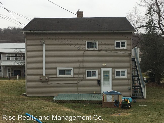 Building Photo - 595-597 Zanesville Ave