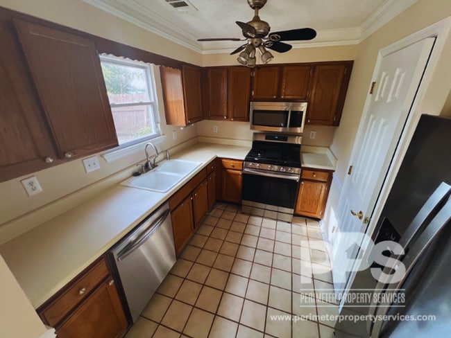 Building Photo - 2950 Lexington Trace Dr