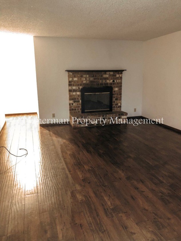 Primary Photo - 555 V St