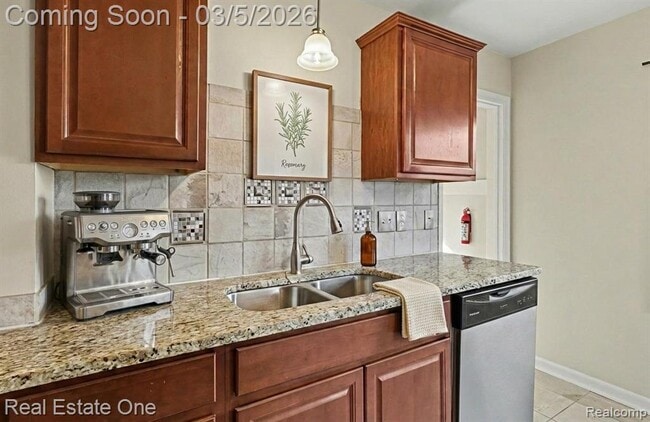 Building Photo - 421 W Kalama Ave