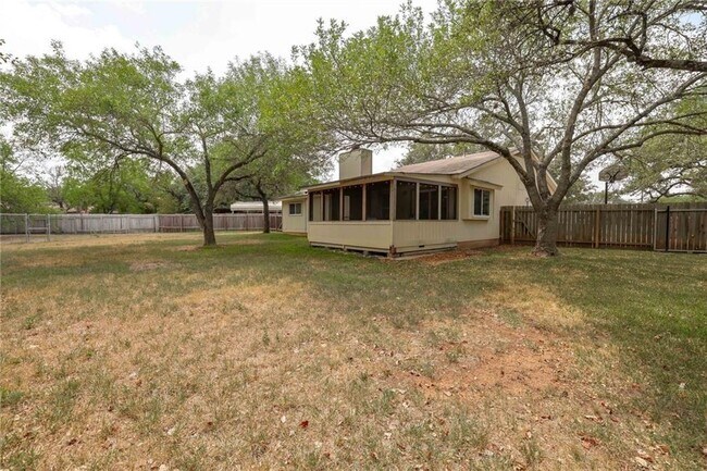 Building Photo - 600 Erin Cir