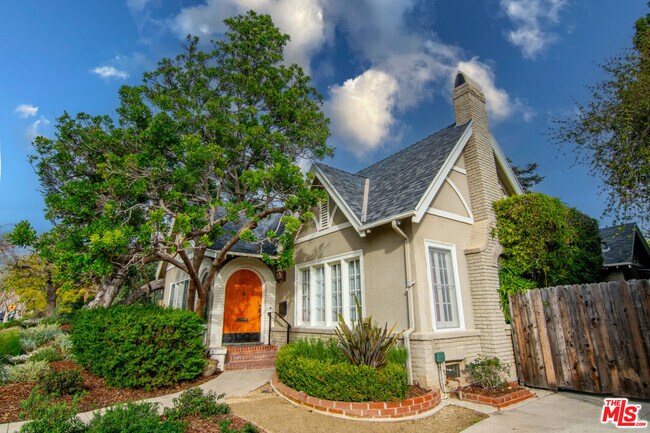 Building Photo - 528 Wilcox Ave