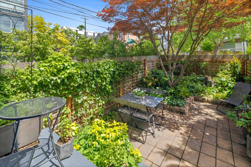 Foto principal - 935 13th Ave