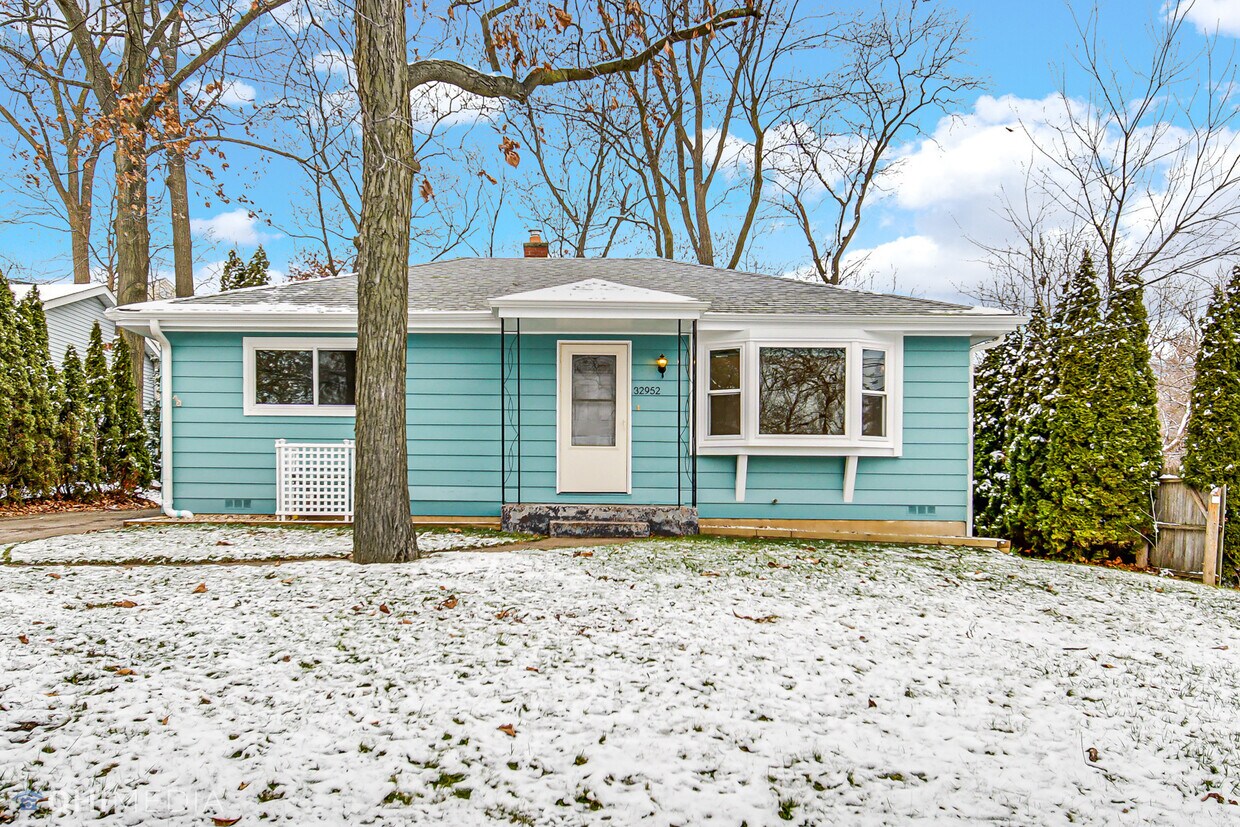 32952 N Battershall Rd, Grayslake, IL 60030 House Rental in Grayslake