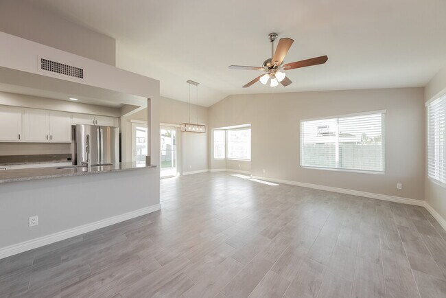 Foto del edificio - 8741 W Greenbrian Dr