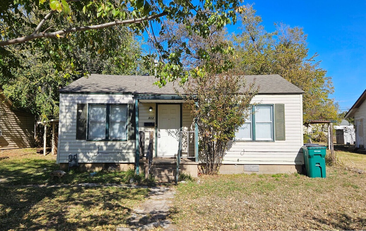 Foto principal - Remodeled Home in NW OKC