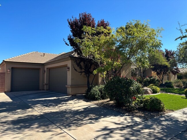 Building Photo - Coral Canyon on Golf Course with POOL- FURNISHED & UNFURISNHED OPTION