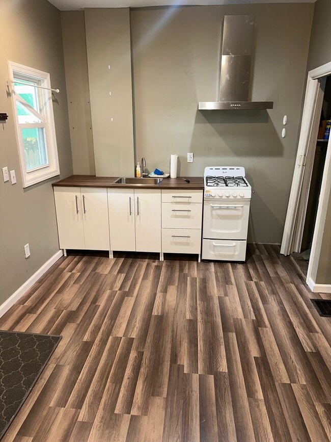 Building Photo - 7515 Melrose St