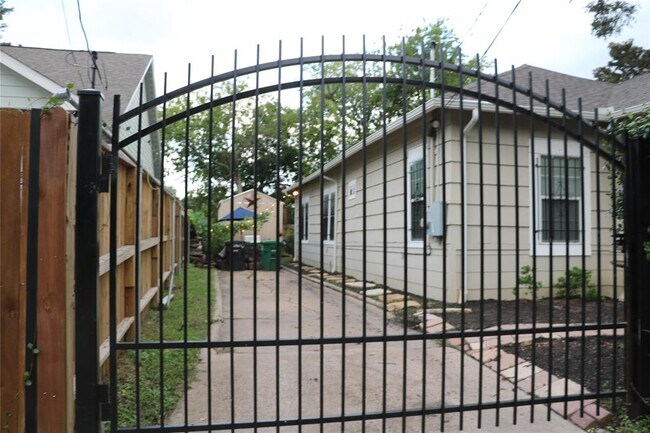 Foto del edificio - 3610 McGowen St