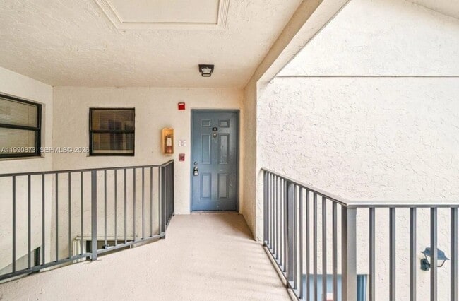 Foto del edificio - 1495 Lake Crystal Dr