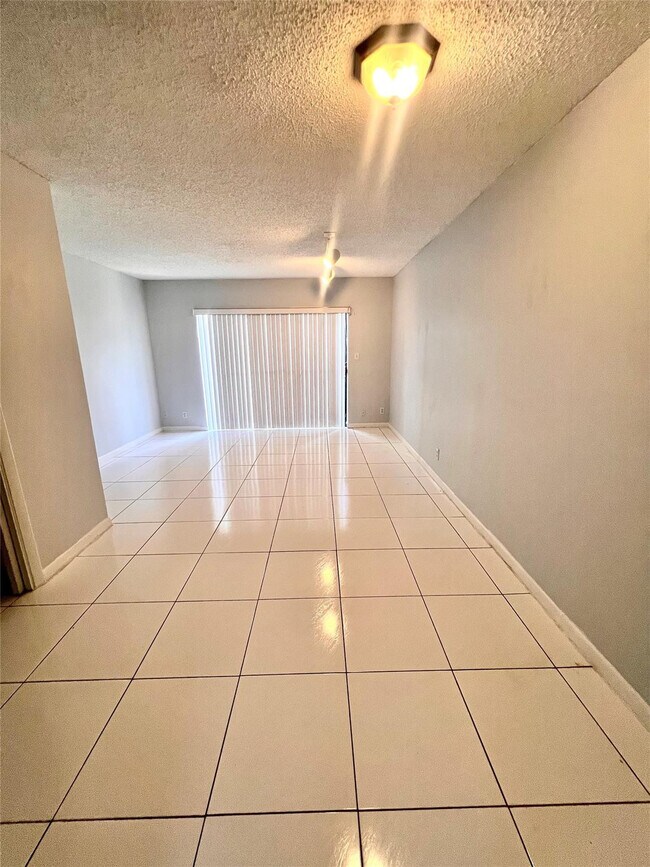 Foto del edificio - 4145 NE 21st Terrace