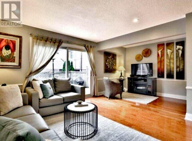 Photo du bâtiment - 1580 Lancaster Dr