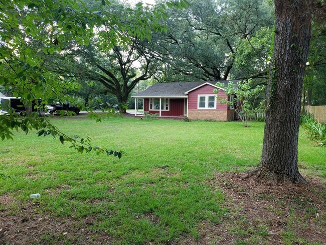 Building Photo - 6125 Kleinpeter Rd