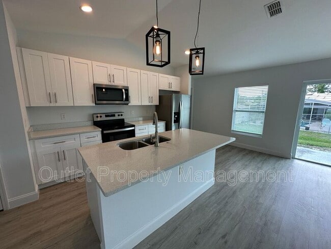 Building Photo - 790 W Gaucho Cir