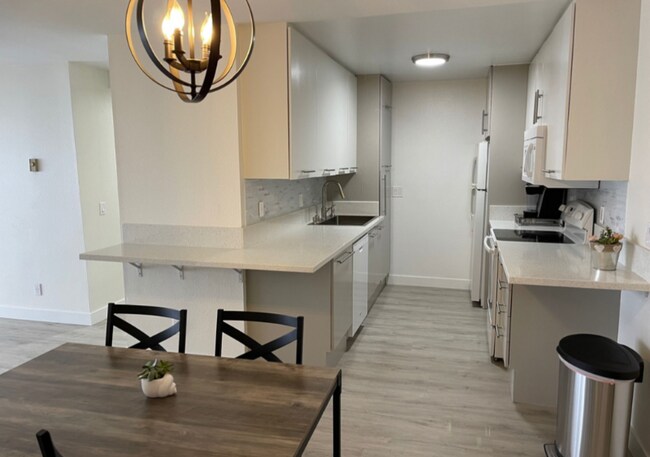 Foto del edificio - 8338 Regents Rd
