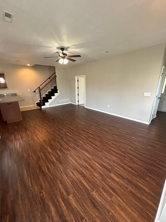 Foto del edificio - 14916-14918 W 64th Terrace