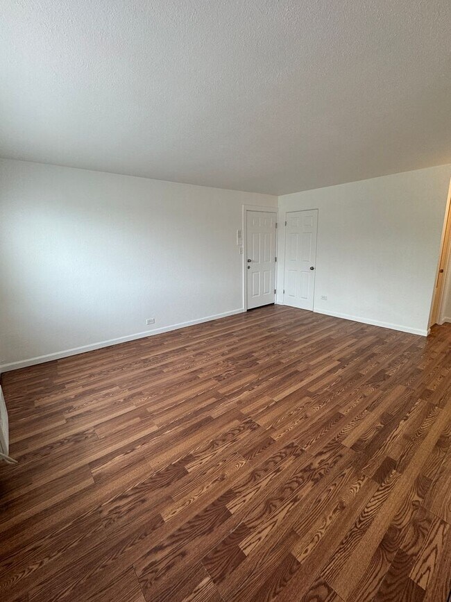 Building Photo - Multiple Units Available! 1 Bedroom 1 Bathroom Apartment