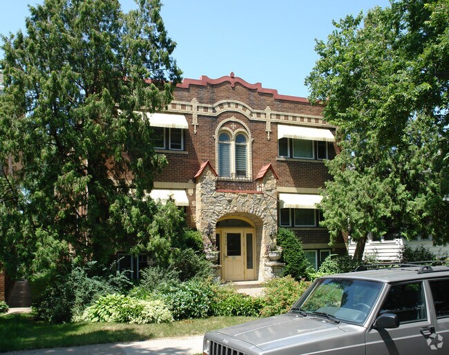 Foto del edificio - 3530 Harriet Ave